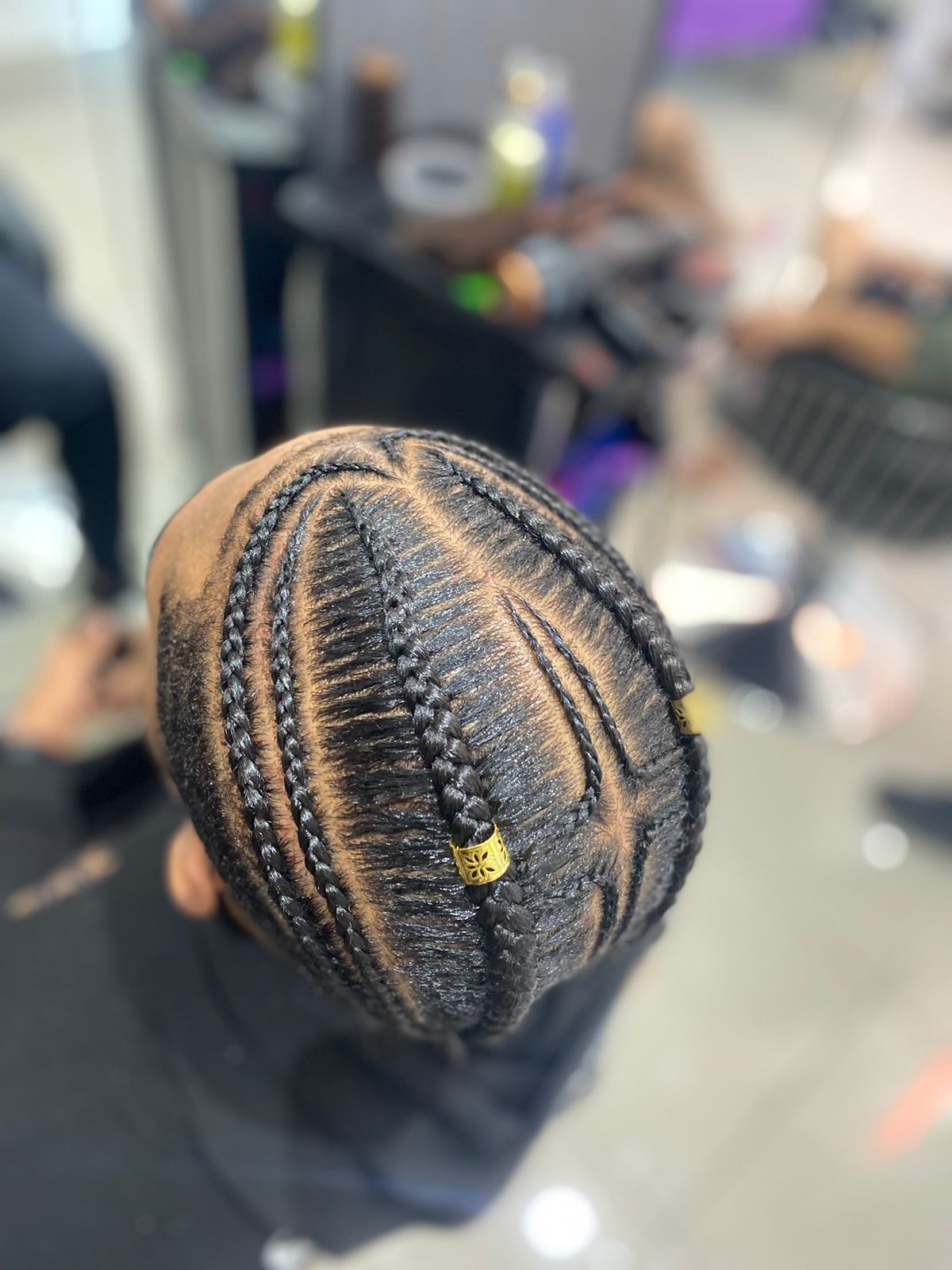 Trenzas con detalle dorado